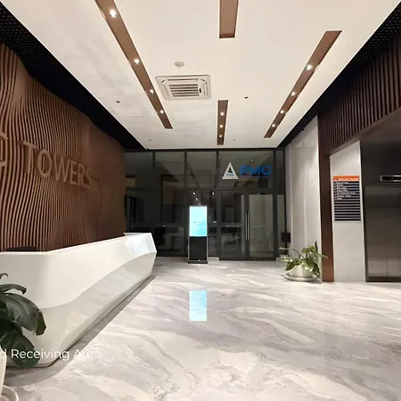 Studio 1036 In Arc Towers